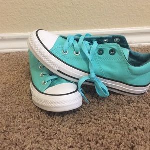 Kids bring neon teal converse